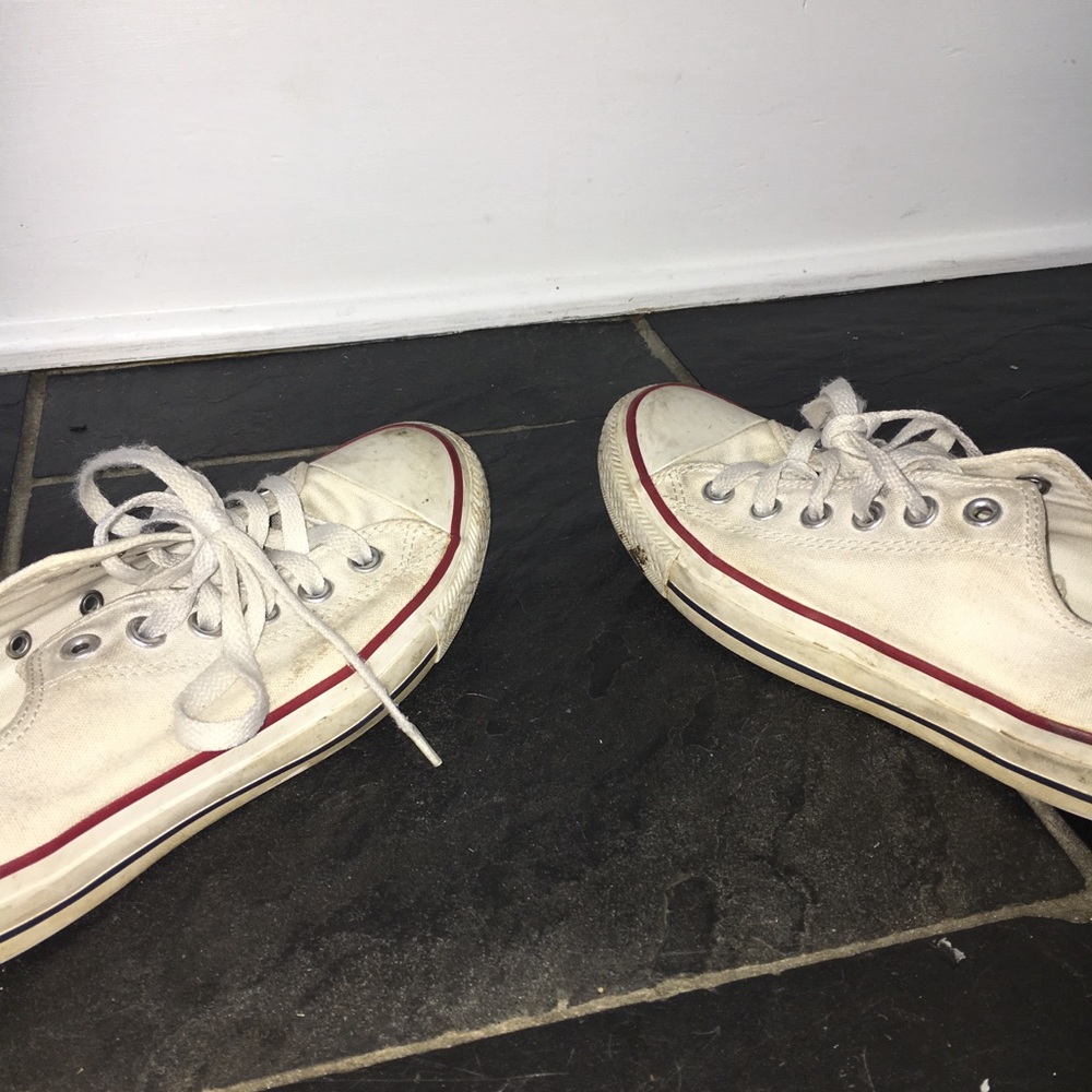 White converse - Picture 3 of 5